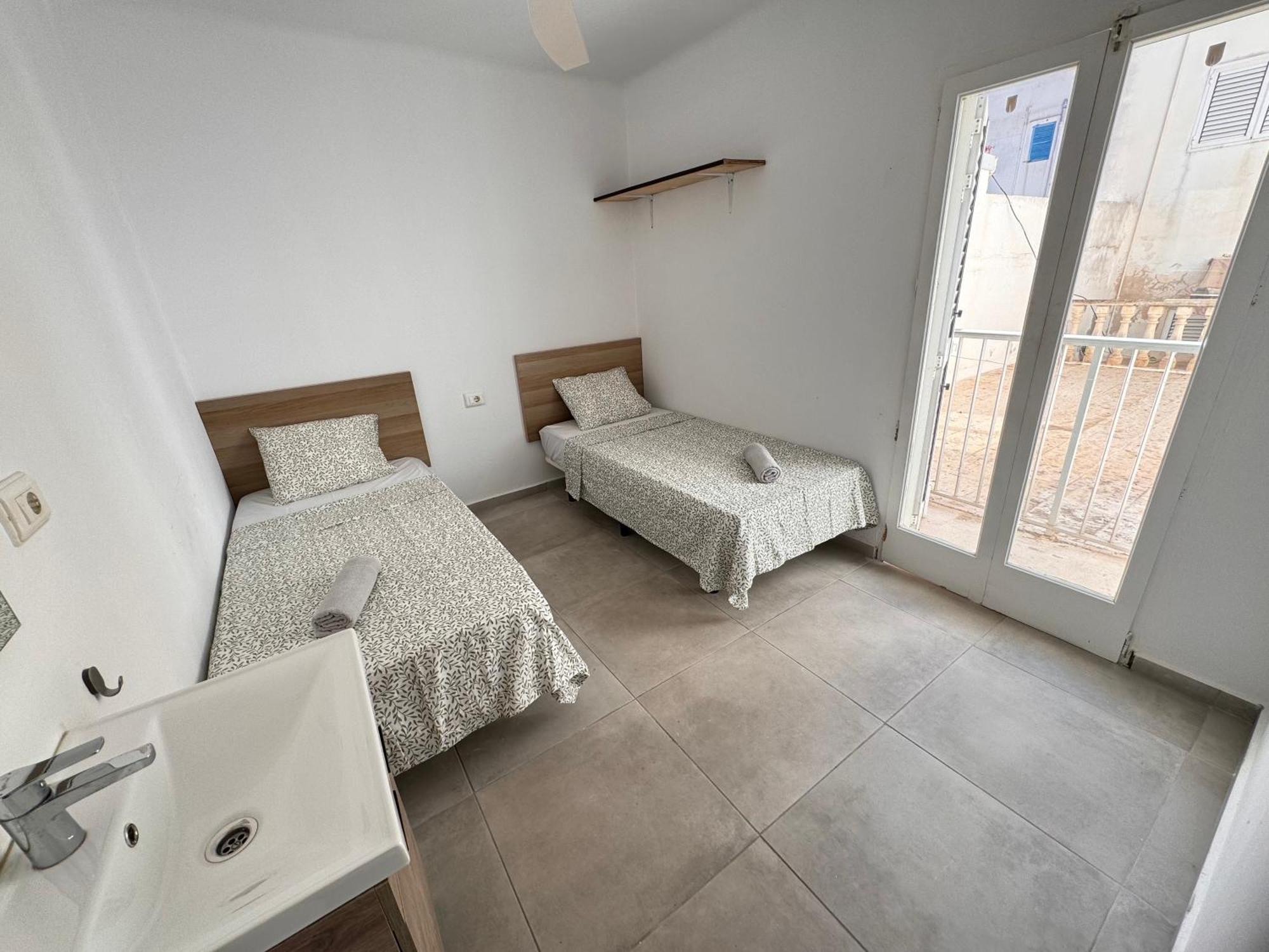 Hotel Hostal Cisne Sant Antoni de Portmany Exterior foto