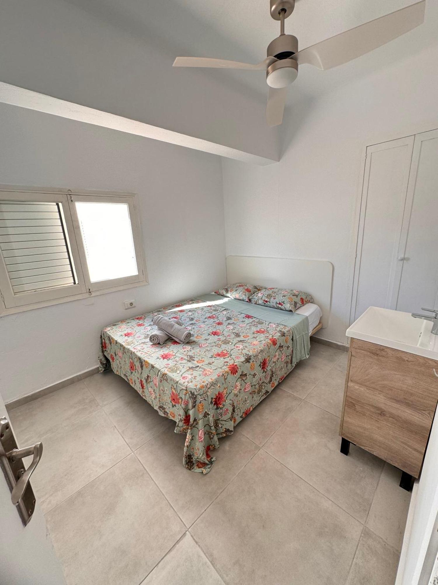 Hotel Hostal Cisne Sant Antoni de Portmany Exterior foto